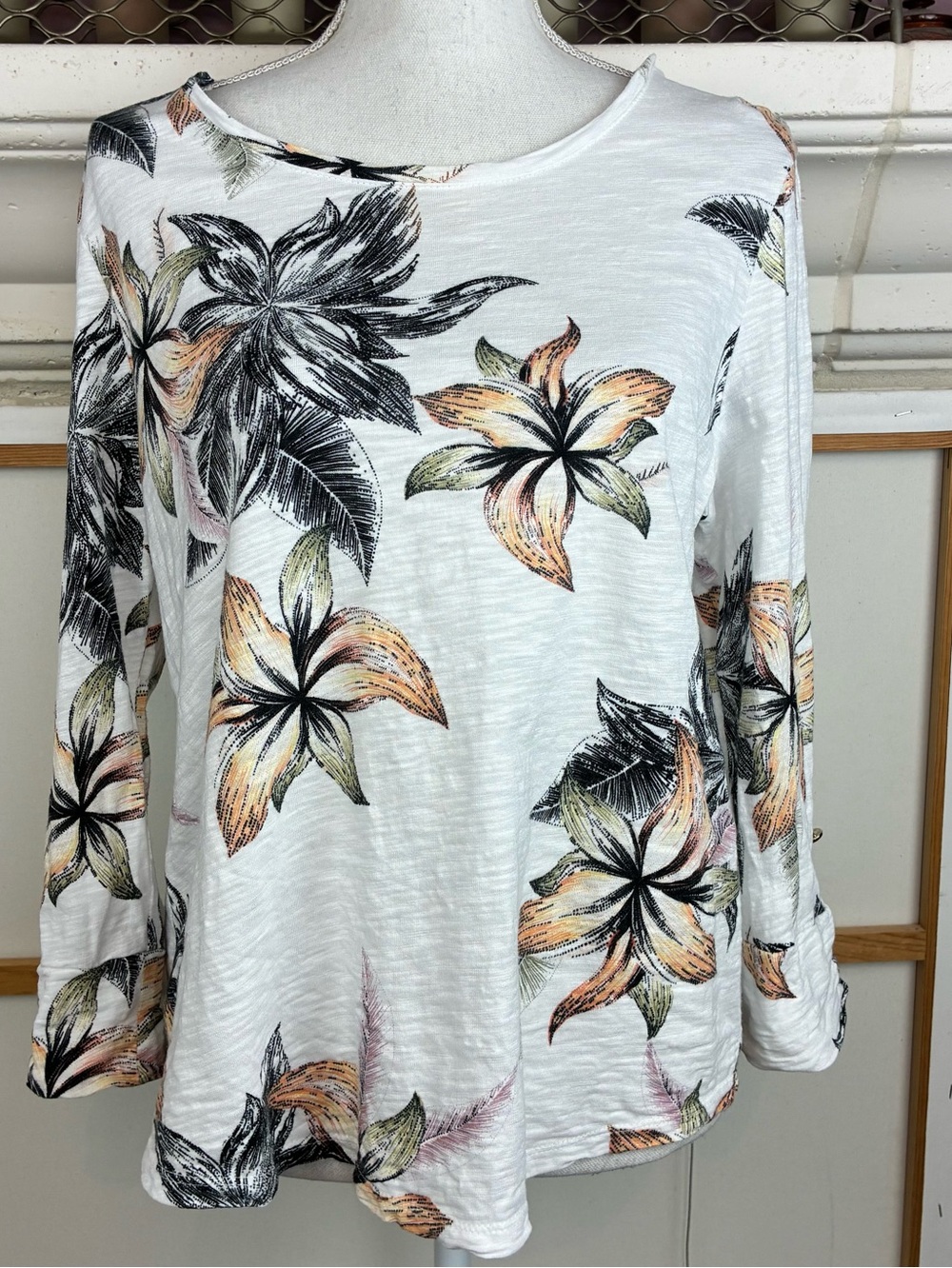 Chico's White Floral Convertible Sleeve Slub Tee w/ Peach and Black Blooms